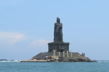 Thiruvalluvar_Statue,_Kanyakumari_2014_(7)